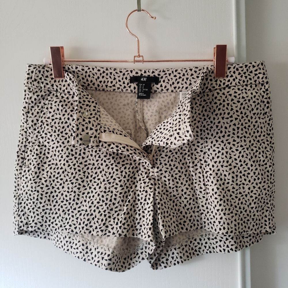 H&M, Black & White, Polka Dot Print Shorts. Size 8. - Picture 12 of 12
